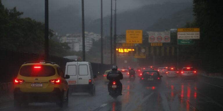 Rio tem alerta de chuva, ventos e ressaca do mar nas próximas horas rio-tem-alerta-de-chuva,-ventos-e-ressaca-do-mar-nas-proximas-horas