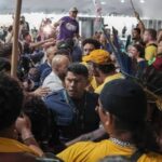 Protesto fecha acessos à Zona Azul da COP30 em meio a tensão e ferido entre seguranças