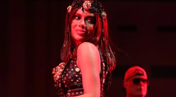Ensaios da Anitta em São Paulo terão transmissão ao vivo e gratuita