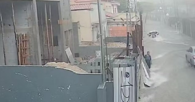 Mulher de 60 anos morre após ser arrastada por enxurrada e ficar presa sob carro no Mandaqui, Zona Norte de SP
