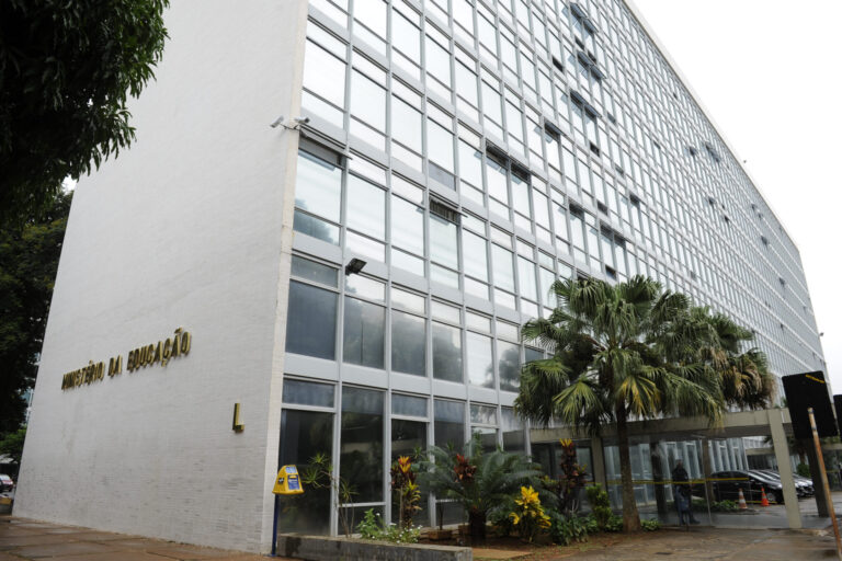 MEC divulga lista de faculdades de Medicina que sofrerão sanções por mau desempenho