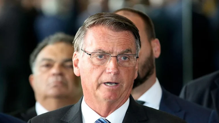 Bolsonaro melhora na UTI, mas segue em tratamento renal