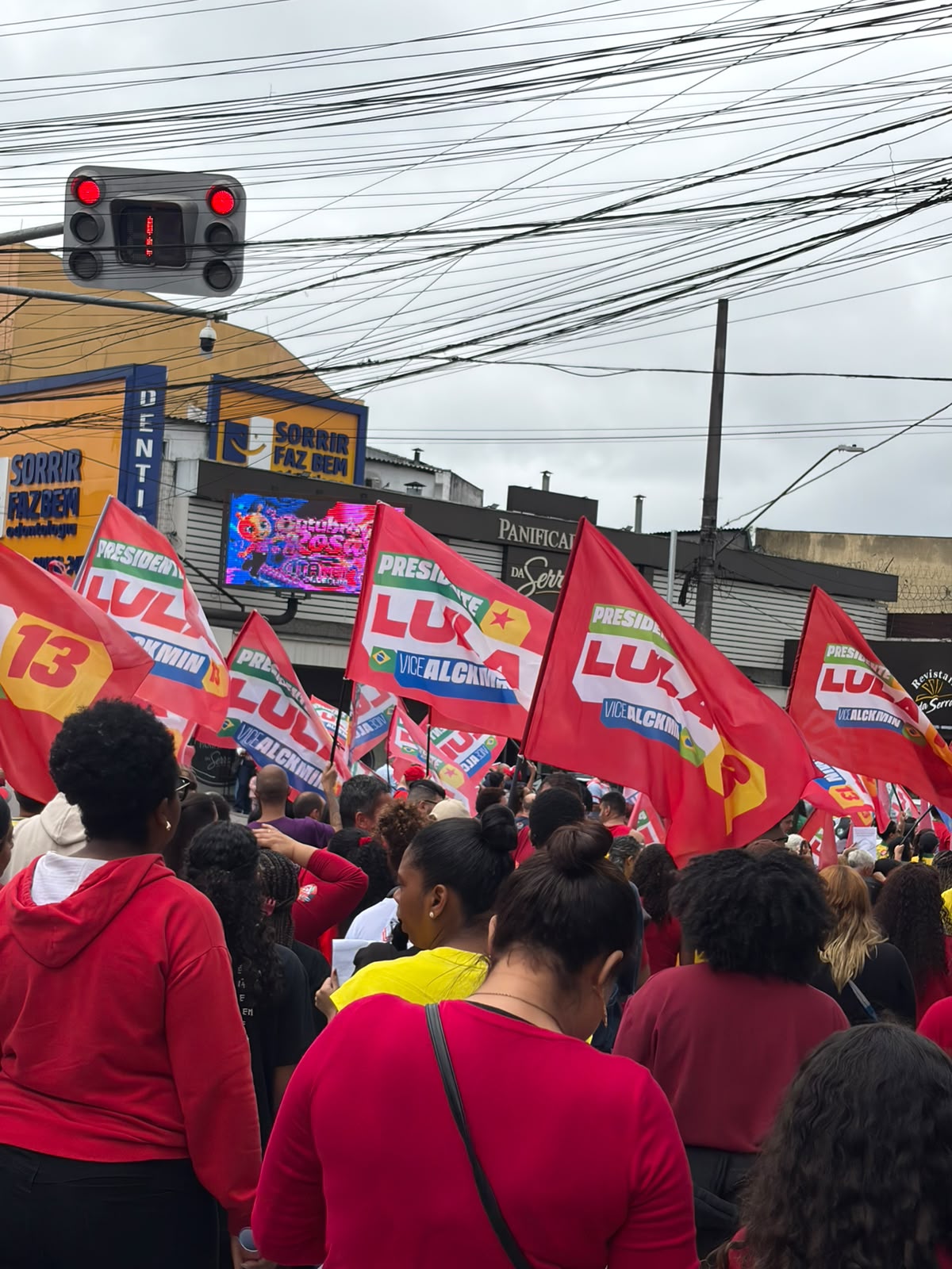 Caminhada pela Democracia reúne quase mil pessoas em Itapecerica da Serra, segundo organizadores